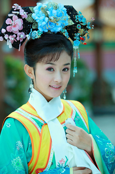 Nàng Tịnh Nhi của Tân Hoàn Châu cách cách Triệu Lệ Dĩnh có đôi mắt đen, tròn và rất đẹp Nàng Tịnh Nhi của Tân Hoàn Châu cách cách Triệu Lệ Dĩnh có đôi mắt đen, tròn và rất đẹp