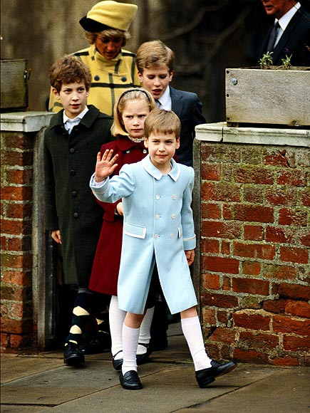 Phong cách vẫy chào của cậu bé quý tộc Phong cách vẫy chào của cậu bé quý tộc