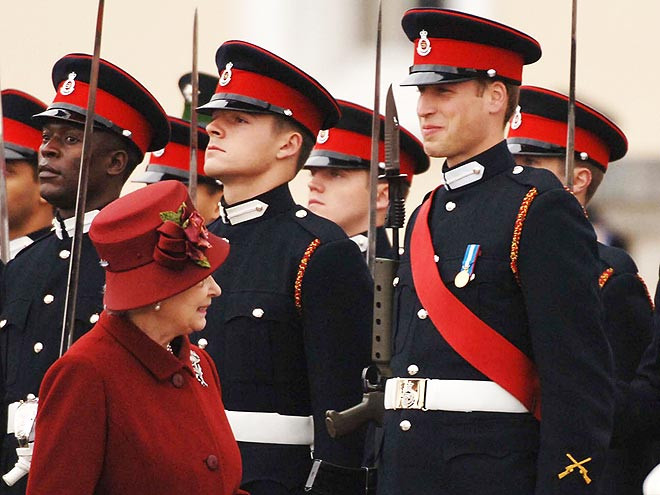 Lịch lãm và chững chạc trong bộ quân phục Lịch lãm và chững chạc trong bộ quân phục