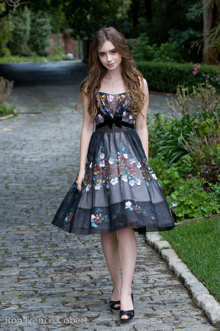 Vóc dáng cân đối và gu thời trang lãng mạn Vóc dáng cân đối và gu thời trang lãng mạn