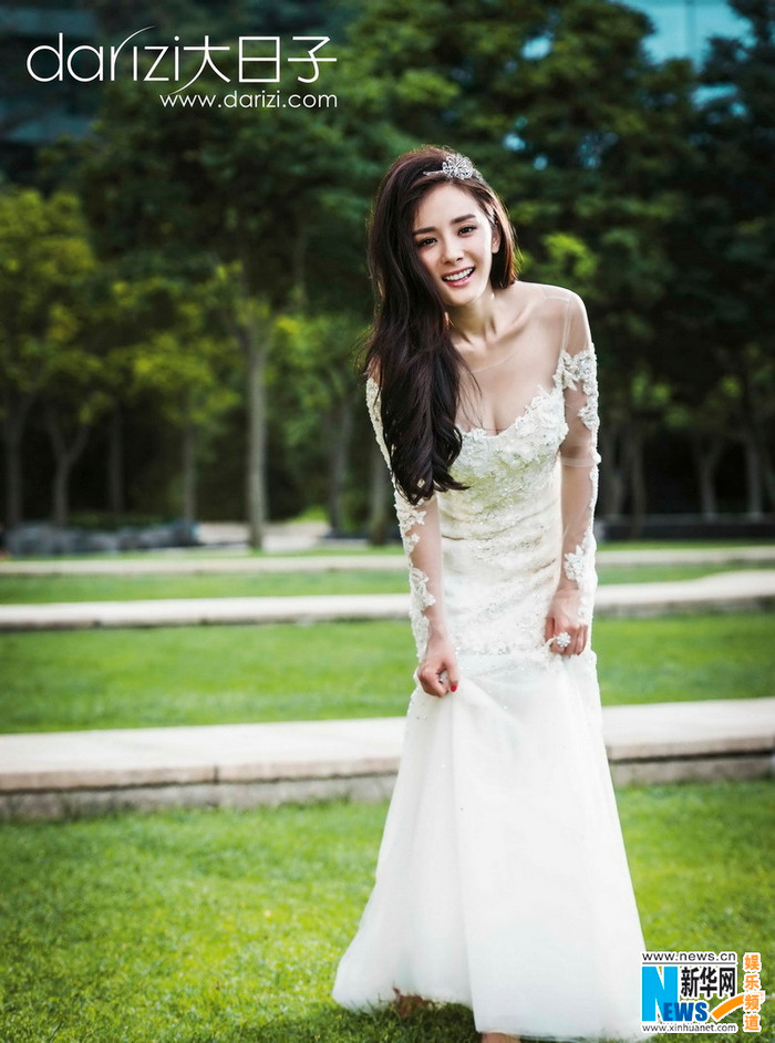 Với bộ váy ren gợi cảm này khiến Dương Mịch vô cùng xinh đẹp Với bộ váy ren gợi cảm này khiến Dương Mịch vô cùng xinh đẹp