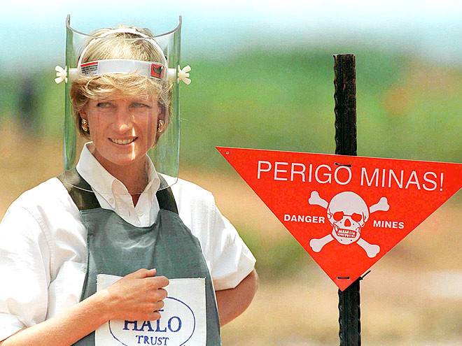 Ngày 15/1/1997, công nương đại diện cho Hội chữ thập đỏ để kêu gọi lên án việc phá hủy các vùng đất Ngày 15/1/1997, công nương đại diện cho Hội chữ thập đỏ để kêu gọi lên án việc phá hủy các vùng đất