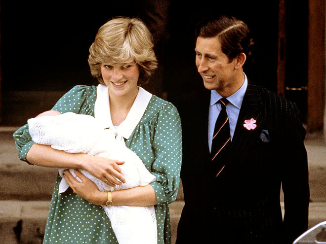 Ngày 21/6/1982, công nương sinh hoàng tử William trong bệnh viện. Cặp vợ chồng hoàng gia đều vô cùng vui mừng và hạnh phúc Ngày 21/6/1982, công nương sinh hoàng tử William trong bệnh viện. Cặp vợ chồng hoàng gia đều vô cùng vui mừng và hạnh phúc
