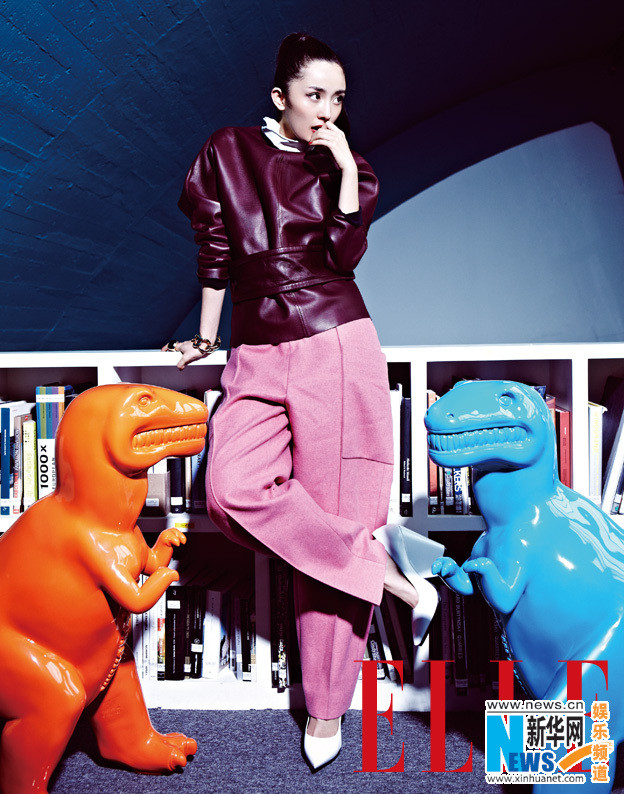 Áo khoác màu mận và quần hồng