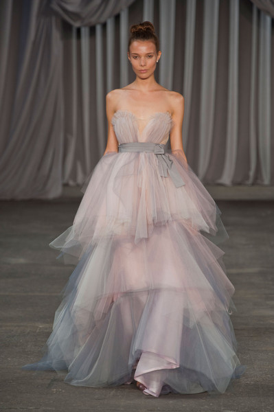 Váy xòe được thiết kế công phu dành cho các buổi tiệc