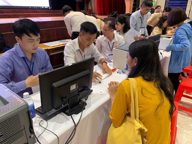 Thí sinh đến làm thủ tục xác nhận nhập học tại trường Đại học Ngân hàng Thành phố Hồ Chí Minh. (Ảnh: Đ.H) Thí sinh đến làm thủ tục xác nhận nhập học tại trường Đại học Ngân hàng Thành phố Hồ Chí Minh. (Ảnh: Đ.H)