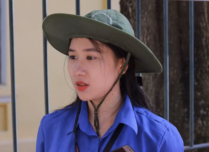 Sinh viên Nguyễn Thùy Dương (Trường Đại học Điện lực, ban Truyền thông chương trình “Tiếp sức mùa thi”).