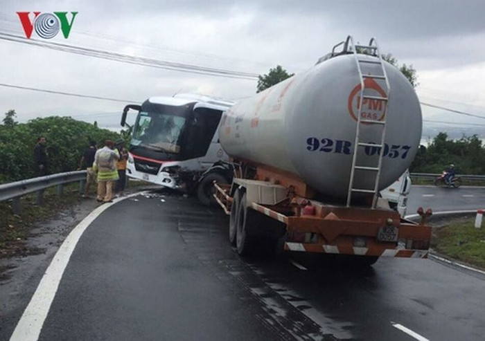 Thời gian qua, nhiều vụ tai nạn thảm khốc đã xảy ra. Ảnh minh họa: VOV Thời gian qua, nhiều vụ tai nạn thảm khốc đã xảy ra. Ảnh minh họa: VOV