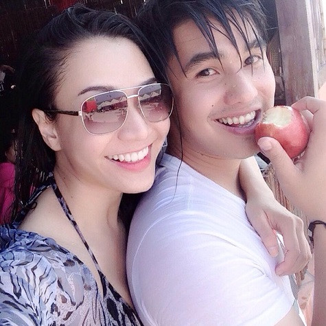 Baggio và Quỳnh Trâm trong chuyến đi chơi tắm biển dịp tết Giáp Ngọ