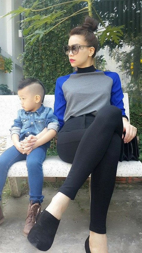 Ngày mồng 2 tết, Hồ Ngọc Hà khoe cô và chồng được bé Subeo "bao" chuyến du lịch nước ngoài bằng tiền lì xì do Subeo được mọi người mừng tuổi. Ngày mồng 2 tết, Hồ Ngọc Hà khoe cô và chồng được bé Subeo "bao" chuyến du lịch nước ngoài bằng tiền lì xì do Subeo được mọi người mừng tuổi.