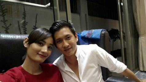 Họ dính với nhau như sam Họ dính với nhau như sam