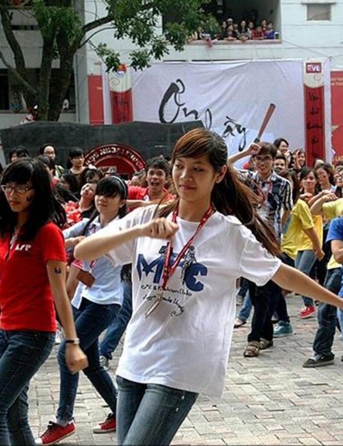 >>Chân dung Bộ trưởng Giáo dục và Đào tạo qua các thời kỳ >> Những tấm thiệp đầy ý nghĩa mừng ngày nhà giáo Việt Nam Những hình ảnh xúc động về "lớp học tật nguyền" của bà lão 80 tuổi Những hình ảnh xúc động... "Mẹ hiền của chúng con" Chùm ảnh: "Phiêu" cùng xe tự chế độc nhất vô nhị của học trò vùng cao Những bức ảnh đen trắng quý hiếm về học sinh thời chiến >>Phát sốt vì 4 nữ giáo viên xinh đẹp