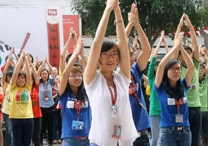 >>Chân dung Bộ trưởng Giáo dục và Đào tạo qua các thời kỳ >> Những tấm thiệp đầy ý nghĩa mừng ngày nhà giáo Việt Nam Những hình ảnh xúc động về "lớp học tật nguyền" của bà lão 80 tuổi Những hình ảnh xúc động... "Mẹ hiền của chúng con" Chùm ảnh: "Phiêu" cùng xe tự chế độc nhất vô nhị của học trò vùng cao Những bức ảnh đen trắng quý hiếm về học sinh thời chiến >>Phát sốt vì 4 nữ giáo viên xinh đẹp