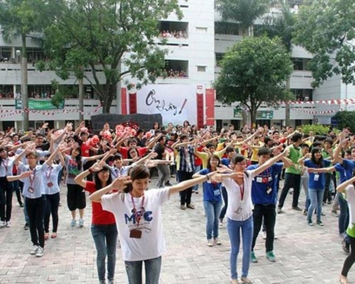 Sôi động trong từng điệu nhảy. >>Chân dung Bộ trưởng Giáo dục và Đào tạo qua các thời kỳ >> Những tấm thiệp đầy ý nghĩa mừng ngày nhà giáo Việt Nam Những hình ảnh xúc động về "lớp học tật nguyền" của bà lão 80 tuổi Những hình ảnh xúc động... "Mẹ hiền của chúng con" Chùm ảnh: "Phiêu" cùng xe tự chế độc nhất vô nhị của học trò vùng cao Những bức ảnh đen trắng quý hiếm về học sinh thời chiến >>Phát sốt vì 4 nữ giáo viên xinh đẹp