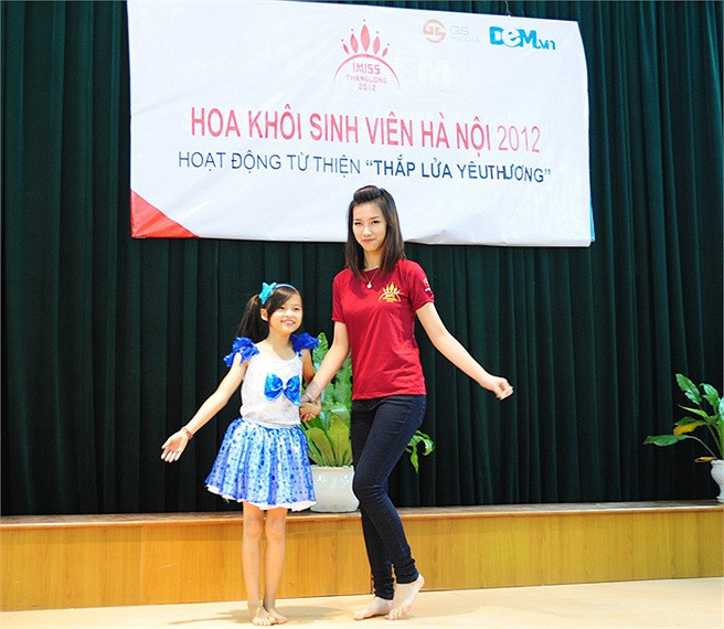 >>Những hotgirl xinh đẹp làm điên đảo cư dân mạng Những nữ sinh đẹp mê hồn giữa đầm sen >>Phát sốt vì vẻ đẹp baby của cô giáo tương lai >>So độ siêu kute của những nữ sinh đình đám nhất Thủ đô >>Phát sốt vì 4 nữ giáo viên xinh đẹp >>Cư dân mạng "điên đảo" vì nhan sắc nữ sinh Trương Tân Uyển >>Hoa khôi ĐH Thương Mại 2012 duyên dáng áo dài >>Những hotgirl xinh đẹp làm điên đảo cư dân mạng Những nữ sinh đẹp mê hồn giữa đầm sen >>Phát sốt vì vẻ đẹp baby của cô giáo tương lai >>So độ siêu kute của những nữ sinh đình đám nhất Thủ đô >>Phát sốt vì 4 nữ giáo viên xinh đẹp >>Cư dân mạng "điên đảo" vì nhan sắc nữ sinh Trương Tân Uyển >>Hoa khôi ĐH Thương Mại 2012 duyên dáng áo dài