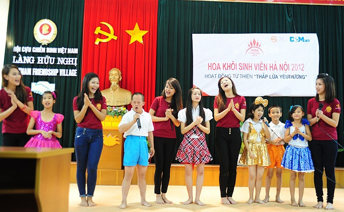 >>Những hotgirl xinh đẹp làm điên đảo cư dân mạng Những nữ sinh đẹp mê hồn giữa đầm sen >>Phát sốt vì vẻ đẹp baby của cô giáo tương lai >>So độ siêu kute của những nữ sinh đình đám nhất Thủ đô >>Phát sốt vì 4 nữ giáo viên xinh đẹp >>Cư dân mạng "điên đảo" vì nhan sắc nữ sinh Trương Tân Uyển >>Hoa khôi ĐH Thương Mại 2012 duyên dáng áo dài >>Những hotgirl xinh đẹp làm điên đảo cư dân mạng Những nữ sinh đẹp mê hồn giữa đầm sen >>Phát sốt vì vẻ đẹp baby của cô giáo tương lai >>So độ siêu kute của những nữ sinh đình đám nhất Thủ đô >>Phát sốt vì 4 nữ giáo viên xinh đẹp >>Cư dân mạng "điên đảo" vì nhan sắc nữ sinh Trương Tân Uyển >>Hoa khôi ĐH Thương Mại 2012 duyên dáng áo dài