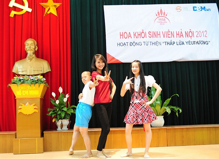 >>Những hotgirl xinh đẹp làm điên đảo cư dân mạng Những nữ sinh đẹp mê hồn giữa đầm sen >>Phát sốt vì vẻ đẹp baby của cô giáo tương lai >>So độ siêu kute của những nữ sinh đình đám nhất Thủ đô >>Phát sốt vì 4 nữ giáo viên xinh đẹp >>Cư dân mạng "điên đảo" vì nhan sắc nữ sinh Trương Tân Uyển >>Hoa khôi ĐH Thương Mại 2012 duyên dáng áo dài >>Những hotgirl xinh đẹp làm điên đảo cư dân mạng Những nữ sinh đẹp mê hồn giữa đầm sen >>Phát sốt vì vẻ đẹp baby của cô giáo tương lai >>So độ siêu kute của những nữ sinh đình đám nhất Thủ đô >>Phát sốt vì 4 nữ giáo viên xinh đẹp >>Cư dân mạng "điên đảo" vì nhan sắc nữ sinh Trương Tân Uyển >>Hoa khôi ĐH Thương Mại 2012 duyên dáng áo dài