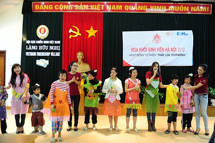 >>Những hotgirl xinh đẹp làm điên đảo cư dân mạng Những nữ sinh đẹp mê hồn giữa đầm sen >>Phát sốt vì vẻ đẹp baby của cô giáo tương lai >>So độ siêu kute của những nữ sinh đình đám nhất Thủ đô >>Phát sốt vì 4 nữ giáo viên xinh đẹp >>Cư dân mạng "điên đảo" vì nhan sắc nữ sinh Trương Tân Uyển >>Hoa khôi ĐH Thương Mại 2012 duyên dáng áo dài >>Những hotgirl xinh đẹp làm điên đảo cư dân mạng Những nữ sinh đẹp mê hồn giữa đầm sen >>Phát sốt vì vẻ đẹp baby của cô giáo tương lai >>So độ siêu kute của những nữ sinh đình đám nhất Thủ đô >>Phát sốt vì 4 nữ giáo viên xinh đẹp >>Cư dân mạng "điên đảo" vì nhan sắc nữ sinh Trương Tân Uyển >>Hoa khôi ĐH Thương Mại 2012 duyên dáng áo dài