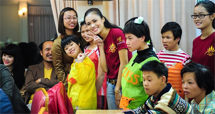 >>Những hotgirl xinh đẹp làm điên đảo cư dân mạng Những nữ sinh đẹp mê hồn giữa đầm sen >>Phát sốt vì vẻ đẹp baby của cô giáo tương lai >>So độ siêu kute của những nữ sinh đình đám nhất Thủ đô >>Phát sốt vì 4 nữ giáo viên xinh đẹp >>Cư dân mạng "điên đảo" vì nhan sắc nữ sinh Trương Tân Uyển >>Hoa khôi ĐH Thương Mại 2012 duyên dáng áo dài >>Những hotgirl xinh đẹp làm điên đảo cư dân mạng Những nữ sinh đẹp mê hồn giữa đầm sen >>Phát sốt vì vẻ đẹp baby của cô giáo tương lai >>So độ siêu kute của những nữ sinh đình đám nhất Thủ đô >>Phát sốt vì 4 nữ giáo viên xinh đẹp >>Cư dân mạng "điên đảo" vì nhan sắc nữ sinh Trương Tân Uyển >>Hoa khôi ĐH Thương Mại 2012 duyên dáng áo dài