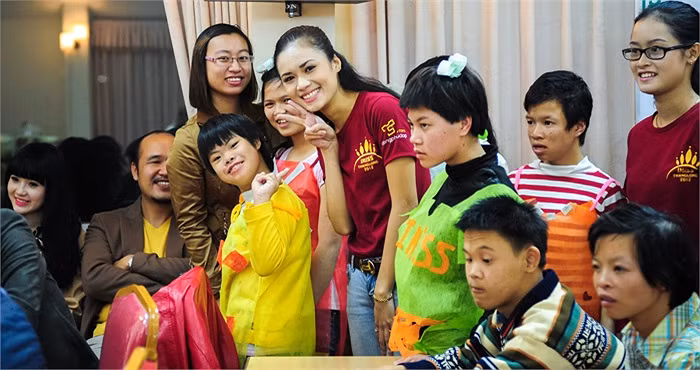 >>Những hotgirl xinh đẹp làm điên đảo cư dân mạng Những nữ sinh đẹp mê hồn giữa đầm sen >>Phát sốt vì vẻ đẹp baby của cô giáo tương lai >>So độ siêu kute của những nữ sinh đình đám nhất Thủ đô >>Phát sốt vì 4 nữ giáo viên xinh đẹp >>Cư dân mạng "điên đảo" vì nhan sắc nữ sinh Trương Tân Uyển >>Hoa khôi ĐH Thương Mại 2012 duyên dáng áo dài