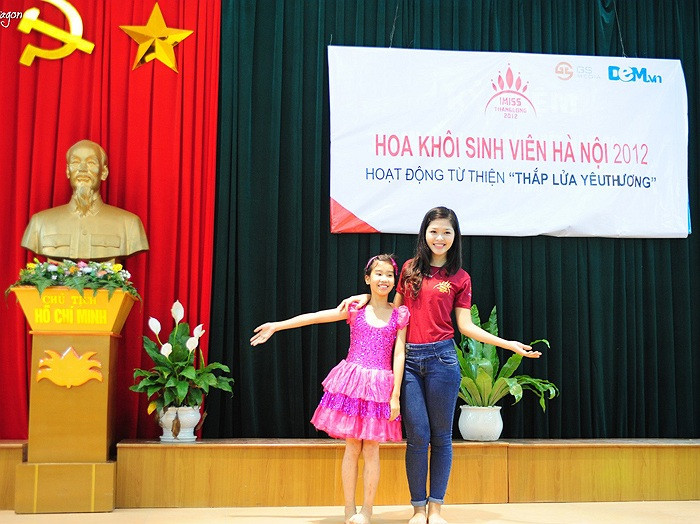 Tự tin cùng thể hiện trên sân khấu. >>Những hotgirl xinh đẹp làm điên đảo cư dân mạng Những nữ sinh đẹp mê hồn giữa đầm sen >>Phát sốt vì vẻ đẹp baby của cô giáo tương lai >>So độ siêu kute của những nữ sinh đình đám nhất Thủ đô >>Phát sốt vì 4 nữ giáo viên xinh đẹp >>Cư dân mạng "điên đảo" vì nhan sắc nữ sinh Trương Tân Uyển >>Hoa khôi ĐH Thương Mại 2012 duyên dáng áo dài Tự tin cùng thể hiện trên sân khấu. >>Những hotgirl xinh đẹp làm điên đảo cư dân mạng Những nữ sinh đẹp mê hồn giữa đầm sen >>Phát sốt vì vẻ đẹp baby của cô giáo tương lai >>So độ siêu kute của những nữ sinh đình đám nhất Thủ đô >>Phát sốt vì 4 nữ giáo viên xinh đẹp >>Cư dân mạng "điên đảo" vì nhan sắc nữ sinh Trương Tân Uyển >>Hoa khôi ĐH Thương Mại 2012 duyên dáng áo dài