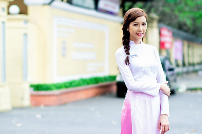 Ngắm Thúy Vân xinh tươi trong tà áo dài trắng. Chùm ảnh: Những tấm thiệp đầy ý nghĩa mừng ngày Nhà giáo Việt Nam Chùm ảnh: Báo tường độc đáo kỷ niệm ngày 20/11 Những hình ảnh xúc động về "lớp học tật nguyền" của bà lão 80 tuổi Những hình ảnh xúc động... "Mẹ hiền của chúng con" Chùm ảnh: "Phiêu" cùng xe tự chế độc nhất vô nhị của học trò vùng cao Những bức ảnh đen trắng quý hiếm về học sinh thời chiến >>Phát sốt vì 4 nữ giáo viên xinh đẹp Ngắm Thúy Vân xinh tươi trong tà áo dài trắng. Chùm ảnh: Những tấm thiệp đầy ý nghĩa mừng ngày Nhà giáo Việt Nam Chùm ảnh: Báo tường độc đáo kỷ niệm ngày 20/11 Những hình ảnh xúc động về "lớp học tật nguyền" của bà lão 80 tuổi Những hình ảnh xúc động... "Mẹ hiền của chúng con" Chùm ảnh: "Phiêu" cùng xe tự chế độc nhất vô nhị của học trò vùng cao Những bức ảnh đen trắng quý hiếm về học sinh thời chiến >>Phát sốt vì 4 nữ giáo viên xinh đẹp