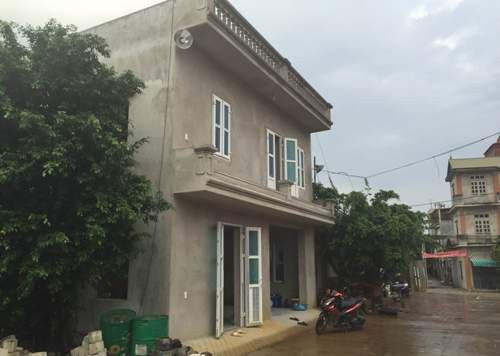 Theo bà Huế thì Công trình này không sai, chỉ tại lúc ấy không có tiền xây tiếp...Ảnh: Phan Thiên