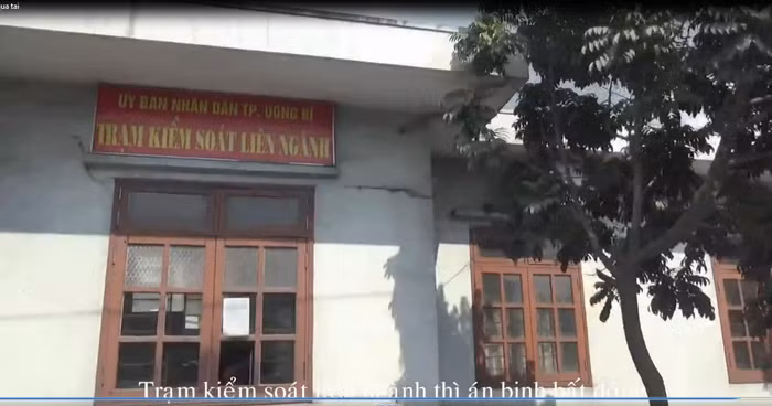 Trạm Kiểm soát liên ngành của UBND TP. Uông Bí, hầu như chẳng bao giờ cán bộ phải "ngó mặt" ra đường... Trạm Kiểm soát liên ngành của UBND TP. Uông Bí, hầu như chẳng bao giờ cán bộ phải "ngó mặt" ra đường...