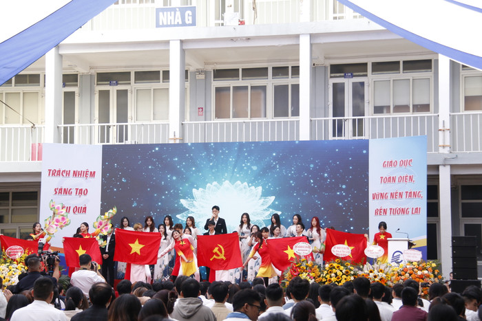 Tiết mục văn nghệ đặc sắc của sinh viên Trường Đại học Điện lực Tiết mục văn nghệ đặc sắc của sinh viên Trường Đại học Điện lực