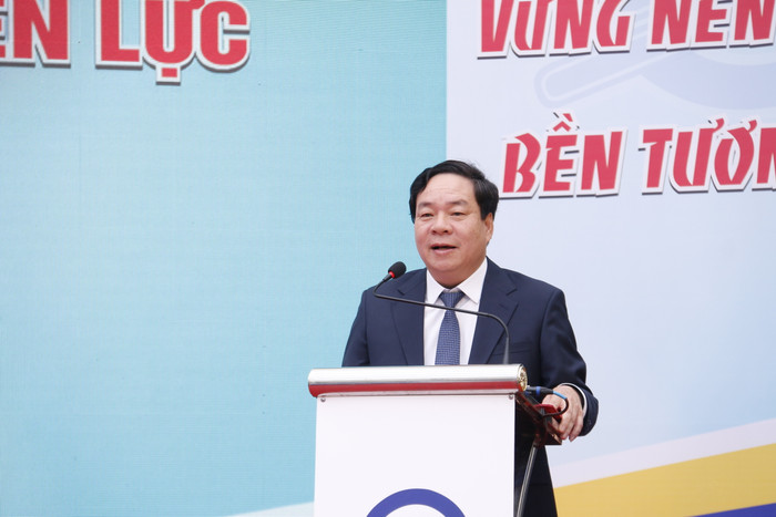 Nhà giáo ưu tú, Phó giáo sư, Tiến sĩ Vũ Đình Ngọ - Chủ tịch Hội đồng trường phát biểu tại lễ khai giảng Nhà giáo ưu tú, Phó giáo sư, Tiến sĩ Vũ Đình Ngọ - Chủ tịch Hội đồng trường phát biểu tại lễ khai giảng