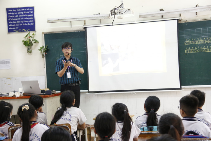 Trong bối cảnh thực hiện chương trình giáo dục phổ thông mới, rất cần sự linh hoạt để thuyên chuyển, điều động giáo viên giữa các nơi. Ảnh minh họa: PM hs-cT (5).JPG