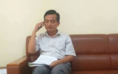 Ông Tô Hữu Vịnh, Đội trưởng Đội Thanh tra xây dựng UBND huyện Gia Lâm thừa nhận có 8/14 công trình xây dựng sai phép tại dự án Cánh buồm xanh. Ảnh: Hải Ninh Ông Tô Hữu Vịnh, Đội trưởng Đội Thanh tra xây dựng UBND huyện Gia Lâm thừa nhận có 8/14 công trình xây dựng sai phép tại dự án Cánh buồm xanh. Ảnh: Hải Ninh