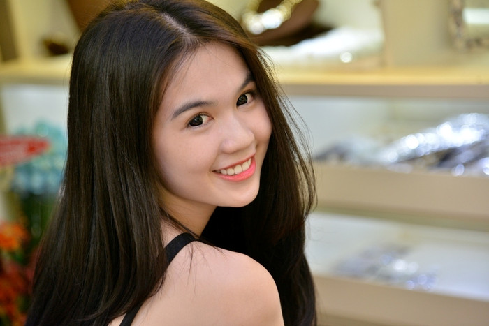 Dù vậy, khi xuất hiện trước công chúng, cô vẫn nở nụ cười rạng rỡ.