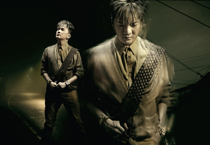 Ca khúc kể mối tình oan trái của một chàng trai. Anh yêu tha thiết và dành trọn tình cảm cho một cô gái, nhưng cô gái này không có cảm giác, lại dành tình cảm cho người tình đồng giới của mình. Ca khúc kể mối tình oan trái của một chàng trai. Anh yêu tha thiết và dành trọn tình cảm cho một cô gái, nhưng cô gái này không có cảm giác, lại dành tình cảm cho người tình đồng giới của mình.