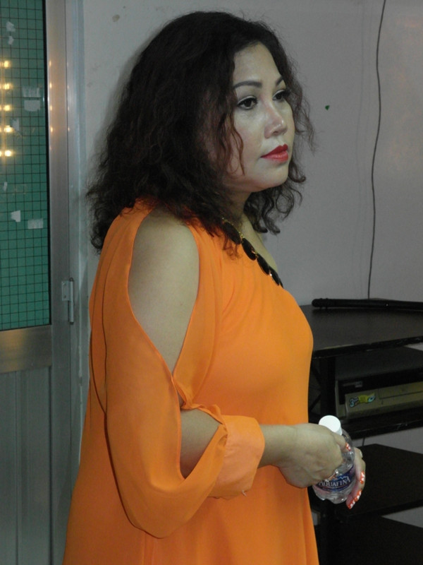 Bất ngờ, Siu Black đổi vẻ mặt …nghiêm nghị. Bất ngờ, Siu Black đổi vẻ mặt …nghiêm nghị.