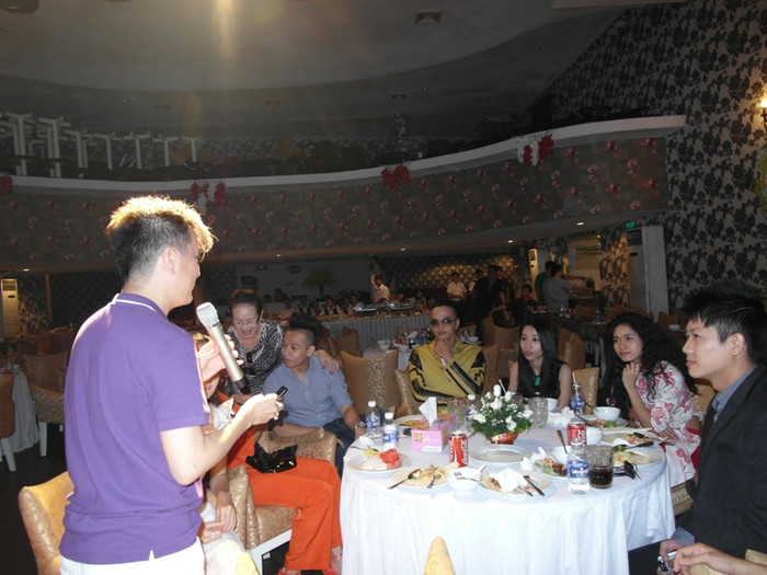 Mr Đàm nói: "Anh muốn các em thành công. Đừng buồn khi các thành viên lần lựơt phải nói lời chia tay, cuối cùng chỉ còn một người xứng đáng duy nhất vào chung kết. Dù thế nào, khi các em cần, cứ gọi cho anh, anh sẽ có mặt". Mr Đàm nói: "Anh muốn các em thành công. Đừng buồn khi các thành viên lần lựơt phải nói lời chia tay, cuối cùng chỉ còn một người xứng đáng duy nhất vào chung kết. Dù thế nào, khi các em cần, cứ gọi cho anh, anh sẽ có mặt".