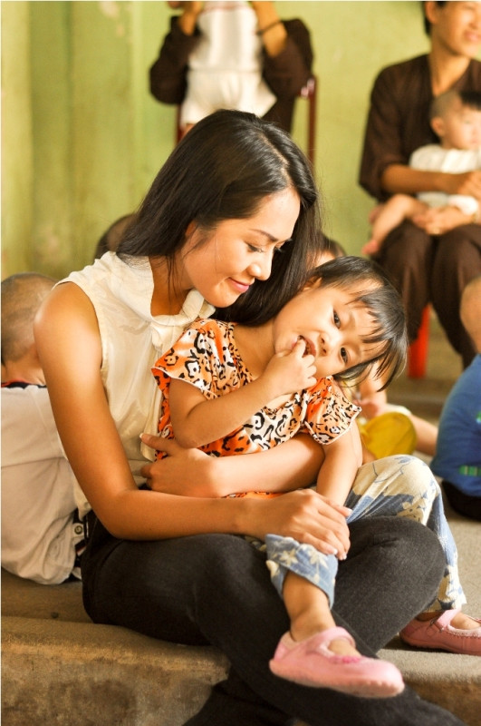 ...và cô bạn thân thiết của Victoria Phương Nguyễn tại Việt Nam, diễn viên Thuý Nga. ...và cô bạn thân thiết của Victoria Phương Nguyễn tại Việt Nam, diễn viên Thuý Nga.