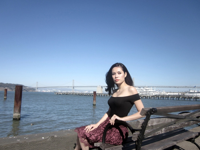 Trời, mây, nắng, gió…. của San Francisco khiến nhan sắc của tân Hoa hậu trở nên đẹp mê hoặc, trong buổi chiều tà Cali.