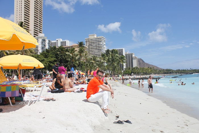 Mr Đàm vẫn đến Mỹ biểu diễn đúng như dự kiến, bất chấp sự phản đối của một số phần tử Việt kiều quá khích đang sinh sống tại quốc gia này.