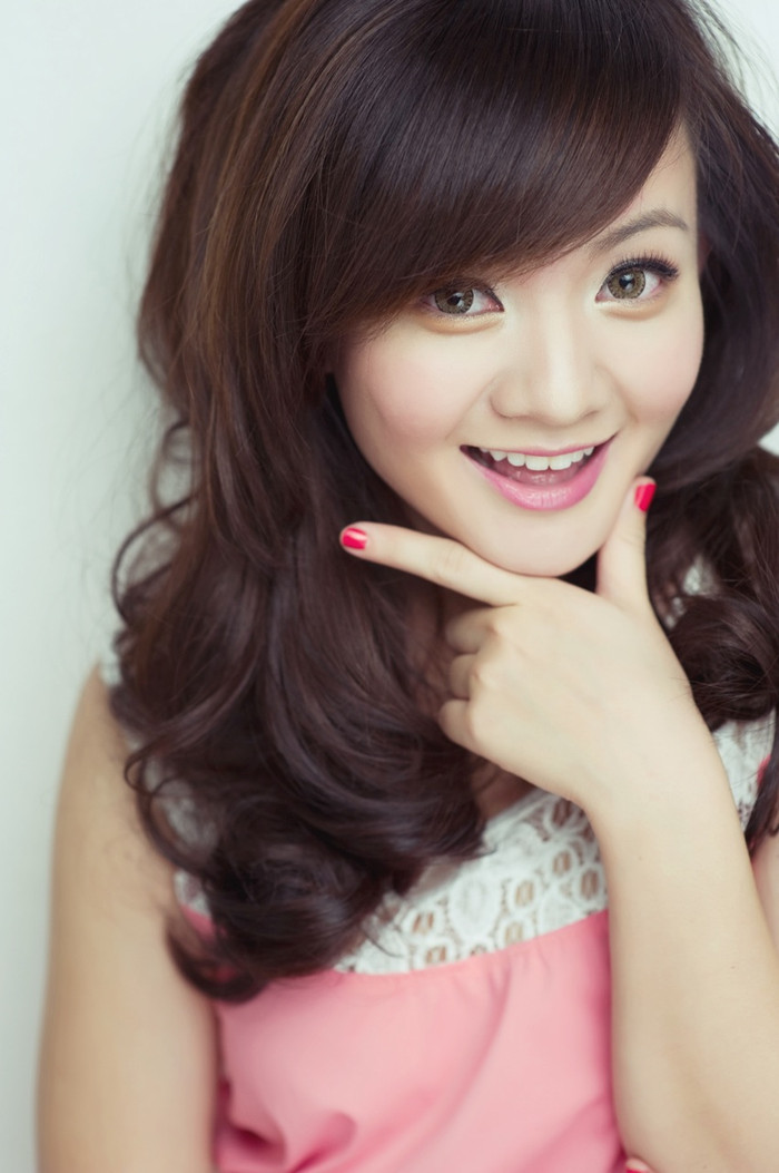 Băng video nhạc của Xuân Mai (thời đó DVD chưa phổ biến như bây giờ) được bán khắp nơi. Thậm chí, có cả những liveshow được tổ chức cho riêng ngôi sao nhí này.