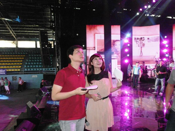 Như một đôi tình nhân đang dạo phố.... Như một đôi tình nhân đang dạo phố....