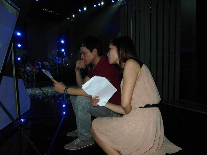 Trong khi các ca sĩ diễn tập, Danh Tùng vẫn chăm chú với kịch bản. Trong những liveshow gần đây, Danh Tùng và Thuỳ Linh đã hoàn thành tốt nhiệm vụ xâu chuỗi chương trình, cung cấp cho khán giả nhiều kiến thức âm nhạc bổ ích. Trong khi các ca sĩ diễn tập, Danh Tùng vẫn chăm chú với kịch bản. Trong những liveshow gần đây, Danh Tùng và Thuỳ Linh đã hoàn thành tốt nhiệm vụ xâu chuỗi chương trình, cung cấp cho khán giả nhiều kiến thức âm nhạc bổ ích.
