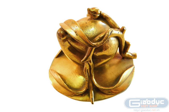 Cận cảnh vẻ rực rỡ, tinh xảo của quả đào nhỏ.