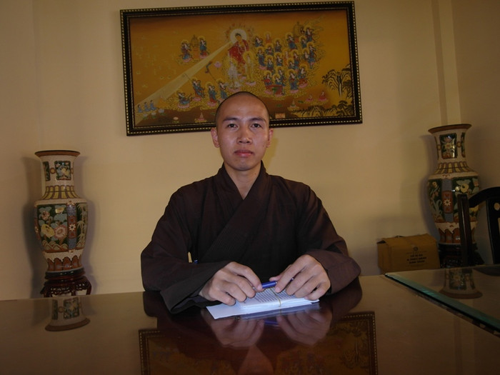 Đại đức Thích Tâm Từ xác nhận việc một số người đi theo thầy Mẫn có những hành động ngăn cản, xua đuổi và dùng vũ lực với người dân tại huyện Tiên Du, Bắc Ninh, khi họ muốn đến gần Đại đức Thích Tâm Mẫn để thăm hỏi… Đại đức Thích Tâm Từ xác nhận việc một số người đi theo thầy Mẫn có những hành động ngăn cản, xua đuổi và dùng vũ lực với người dân tại huyện Tiên Du, Bắc Ninh, khi họ muốn đến gần Đại đức Thích Tâm Mẫn để thăm hỏi…