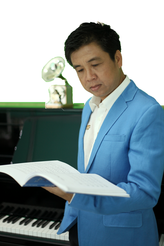 Ca sĩ Hoài Nam, người thầy thanh nhạc của Mr Đàm. Ca sĩ Hoài Nam, người thầy thanh nhạc của Mr Đàm.