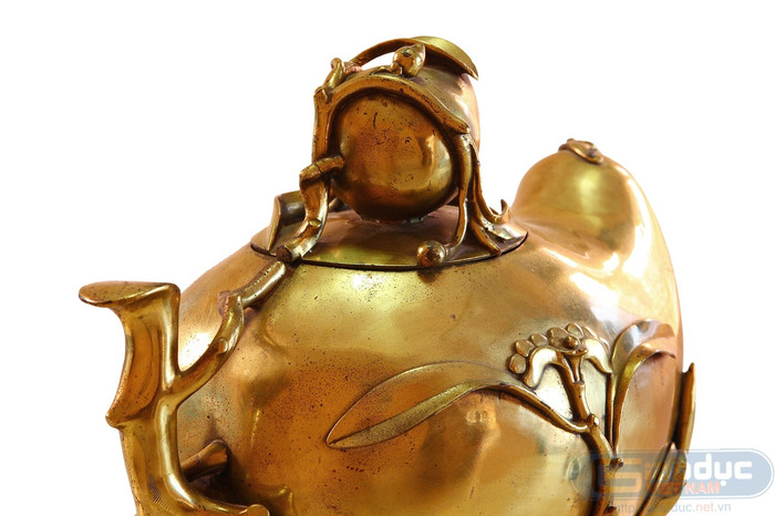 Quả đào nhỏ nhìn từ phía sau.