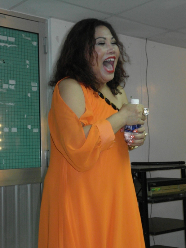 Siu Black cười phá lên, trước khi chuyển sang một kiểu tạo dáng…”độc” khác. Siu Black cười phá lên, trước khi chuyển sang một kiểu tạo dáng…”độc” khác.