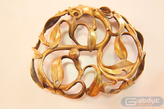 Đế của báu vật, nhìn từ trên xuống. Đế của báu vật, nhìn từ trên xuống.