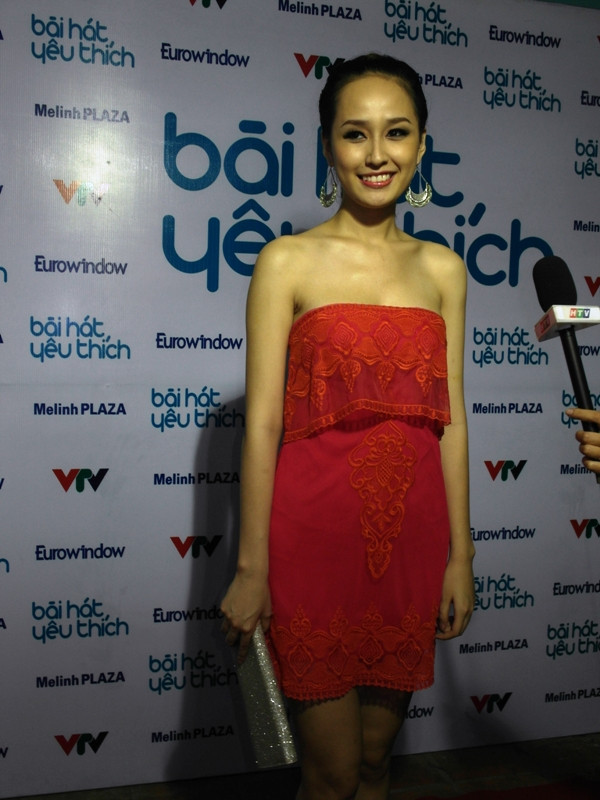 Mai Phương Thuý rất thân thiện, vui vẻ trả lời phỏng vấn phóng viên.