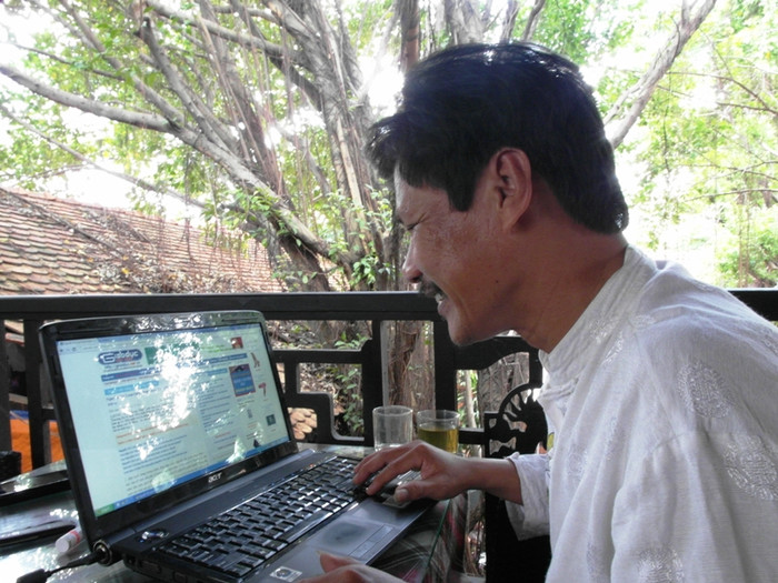 "Gặp một cô gái ở ngoài đường, nếu tôi đến nói: “Em ơi em cho anh chụp ảnh khỏa thân nhé”, chắc chắn tôi sẽ hưởng trọn một cái tát vào mặt" - Thái Phiên. >> MỘT SỐ TÁC PHẨM CỦA THÁI PHIÊN "Gặp một cô gái ở ngoài đường, nếu tôi đến nói: “Em ơi em cho anh chụp ảnh khỏa thân nhé”, chắc chắn tôi sẽ hưởng trọn một cái tát vào mặt" - Thái Phiên. >> MỘT SỐ TÁC PHẨM CỦA THÁI PHIÊN